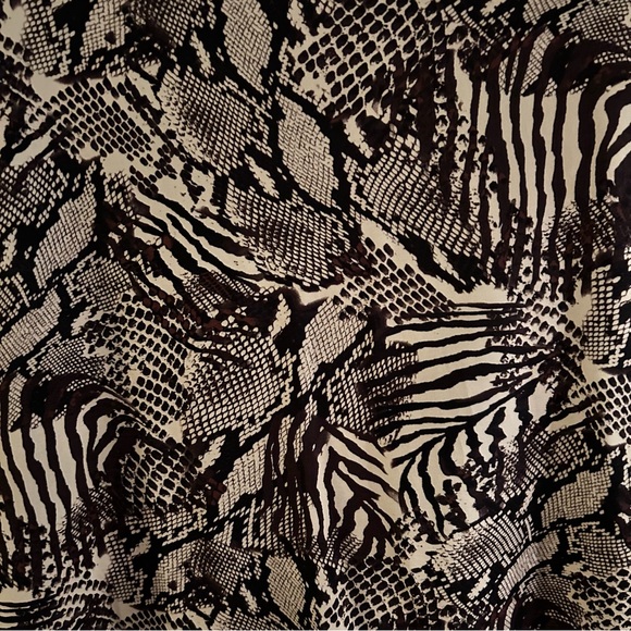 Women's Aritzia Wilfred Animal Print Stretch Top Size Small - Picture 3 of 7
